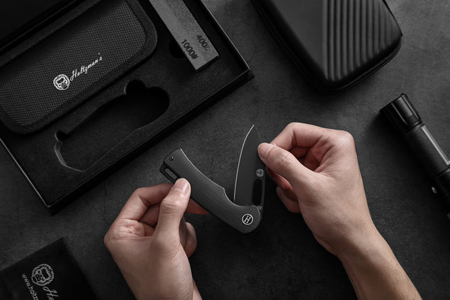 The Venture Point Folding Pocket Knife Giftset for Men and Women (Black and Blue)