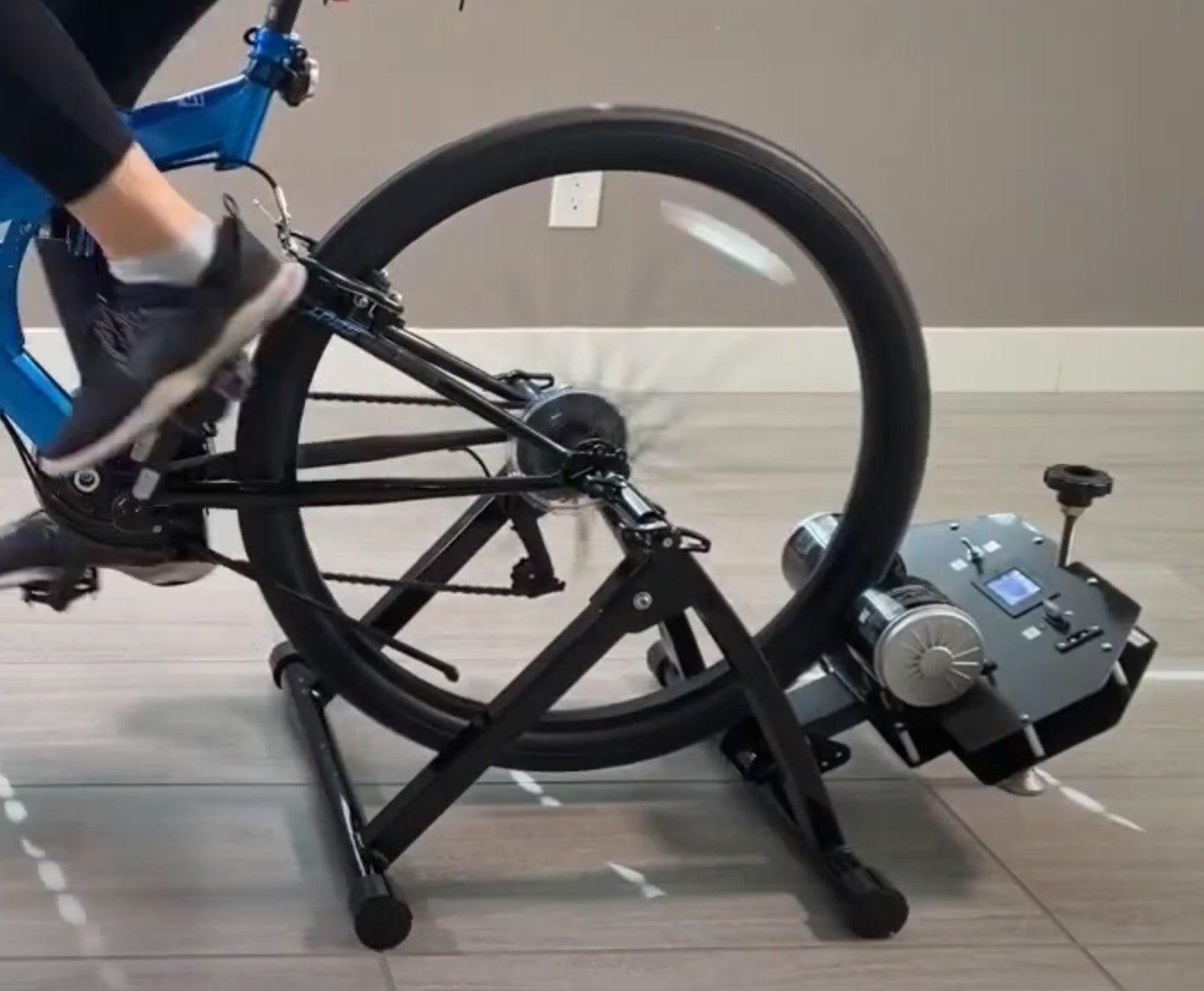 Pedal Power Generator Bigfoot™ Bike Generator Stand Pedal Power Generator Bigfoot™ Bike Generator Stand